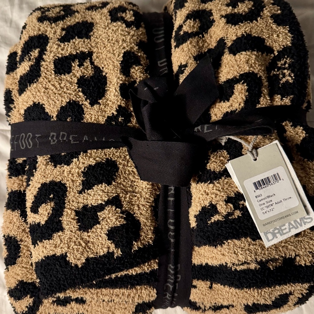 Barefoot dreams In the Wild throw blanket NEW